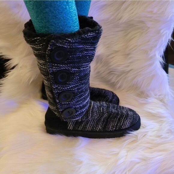 Black and white under the knee boots - Picture 2 of 6